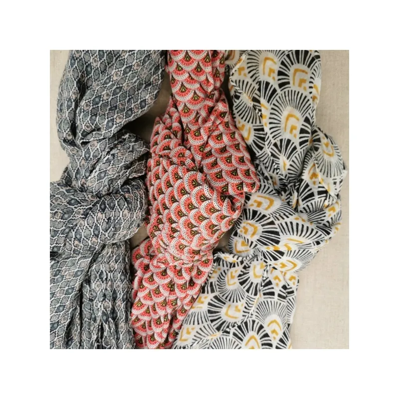 Gamme de foulards sélection homme coloris de marine, jean, rouge. 