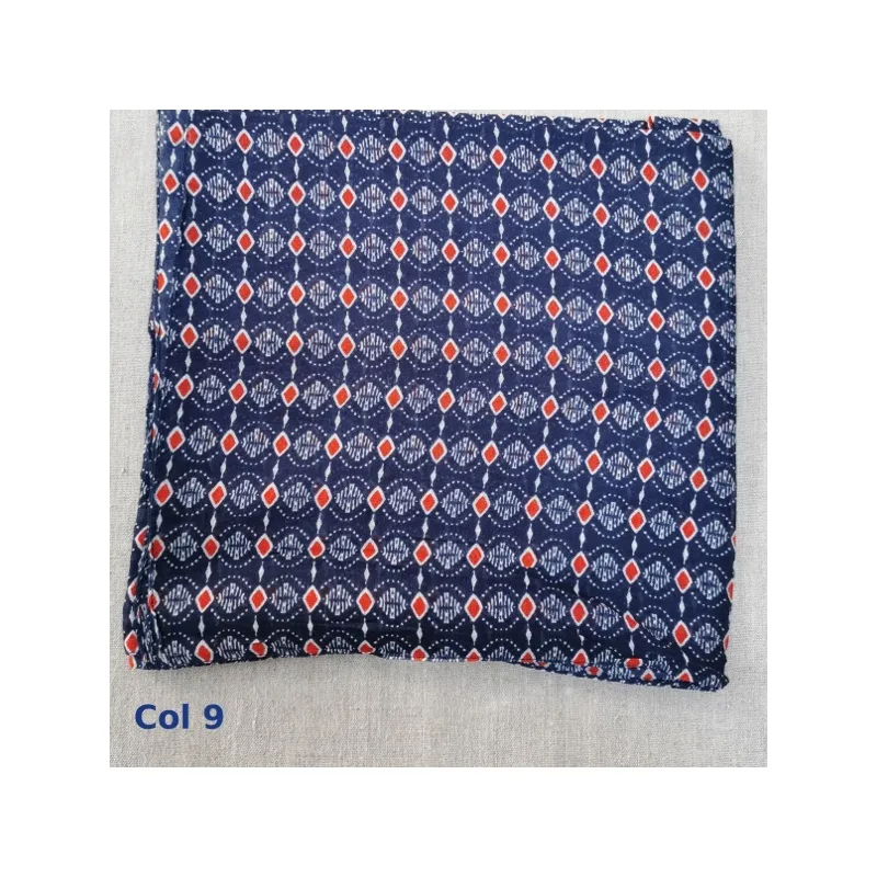 Gamme de foulards sélection homme coloris de marine, jean, rouge. 