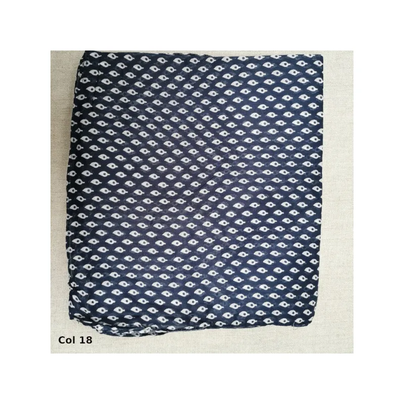 Gamme de foulards sélection homme coloris de marine, jean, rouge. 